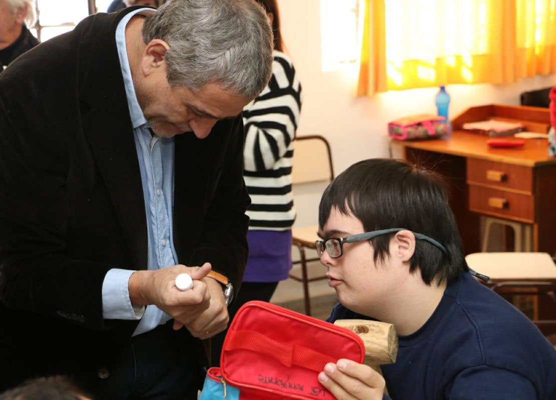 Ferraresi entregó subsidio a fundación que trabaja con personas con discapacidad