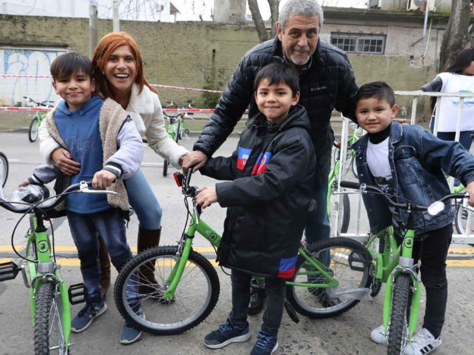 Ferraresi entregó dos mil bicicletas a estudiantes de escuelas primarias