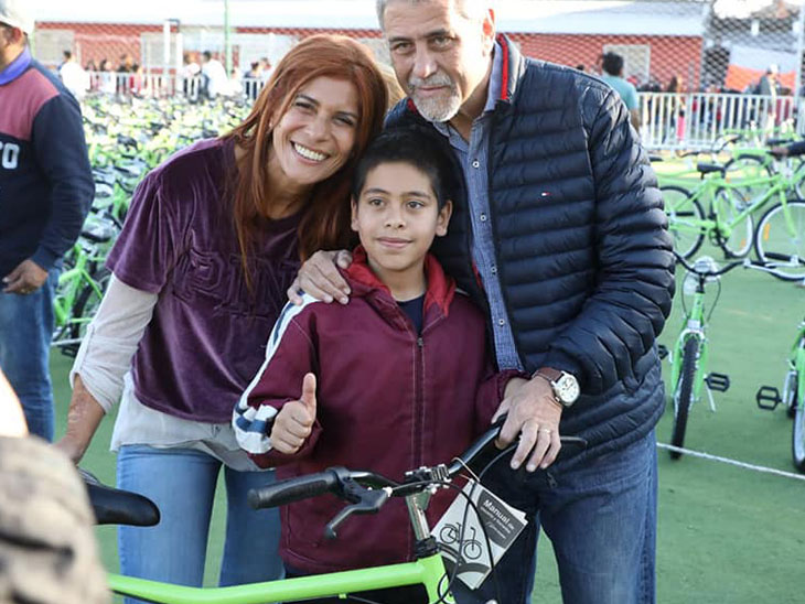 Ferraresi entregó las primeras 1300 bicicletas a alumnos de Avellaneda